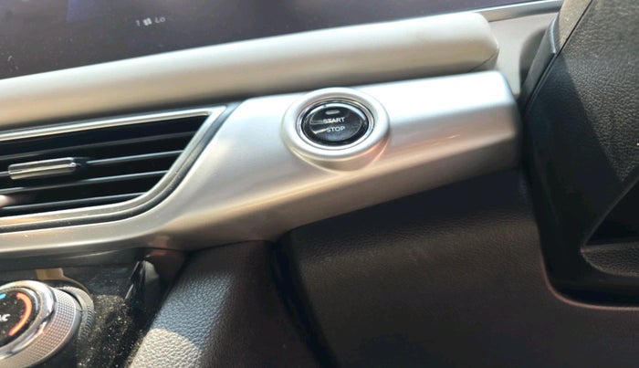 2023 Mahindra XUV700 AX 7 LUXURY D AT 7 STR, Diesel, Automatic, 42,072 km, interior