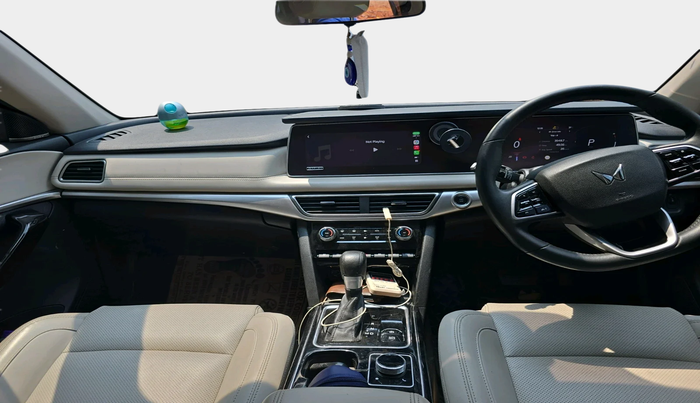 2023 Mahindra XUV700 AX 7 LUXURY D AT 7 STR, Diesel, Automatic, 42,072 km, interior