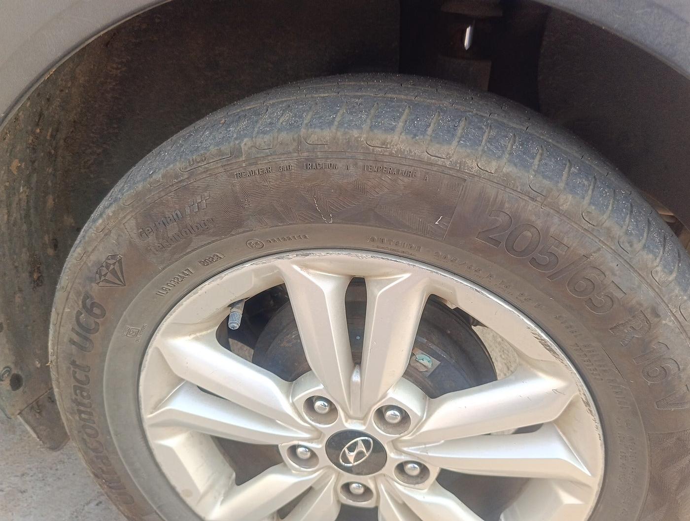2015 Hyundai Creta SX PLUS AT 1.6 DIESEL, Diesel, Automatic, 1,16,257 km, tyre