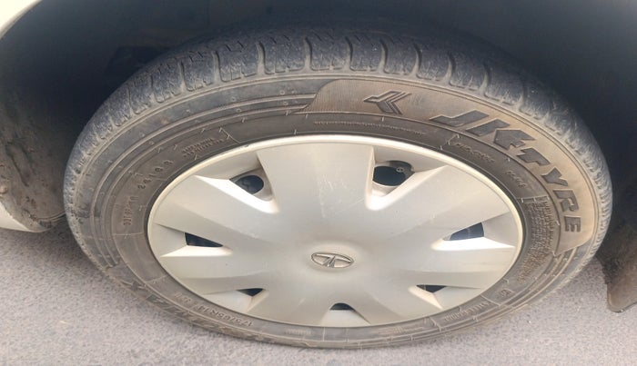 2013 Tata Indica Vista LS QUADRAJET, Diesel, Manual, 1,26,841 km, tyre