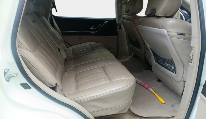 2016 Mahindra XUV500 W8, Diesel, Manual, 1,28,819 km, interior