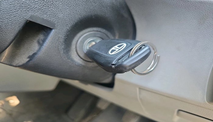 2017 Mahindra Kuv100 K8 6 STR, Petrol, Manual, 67,175 km, interior