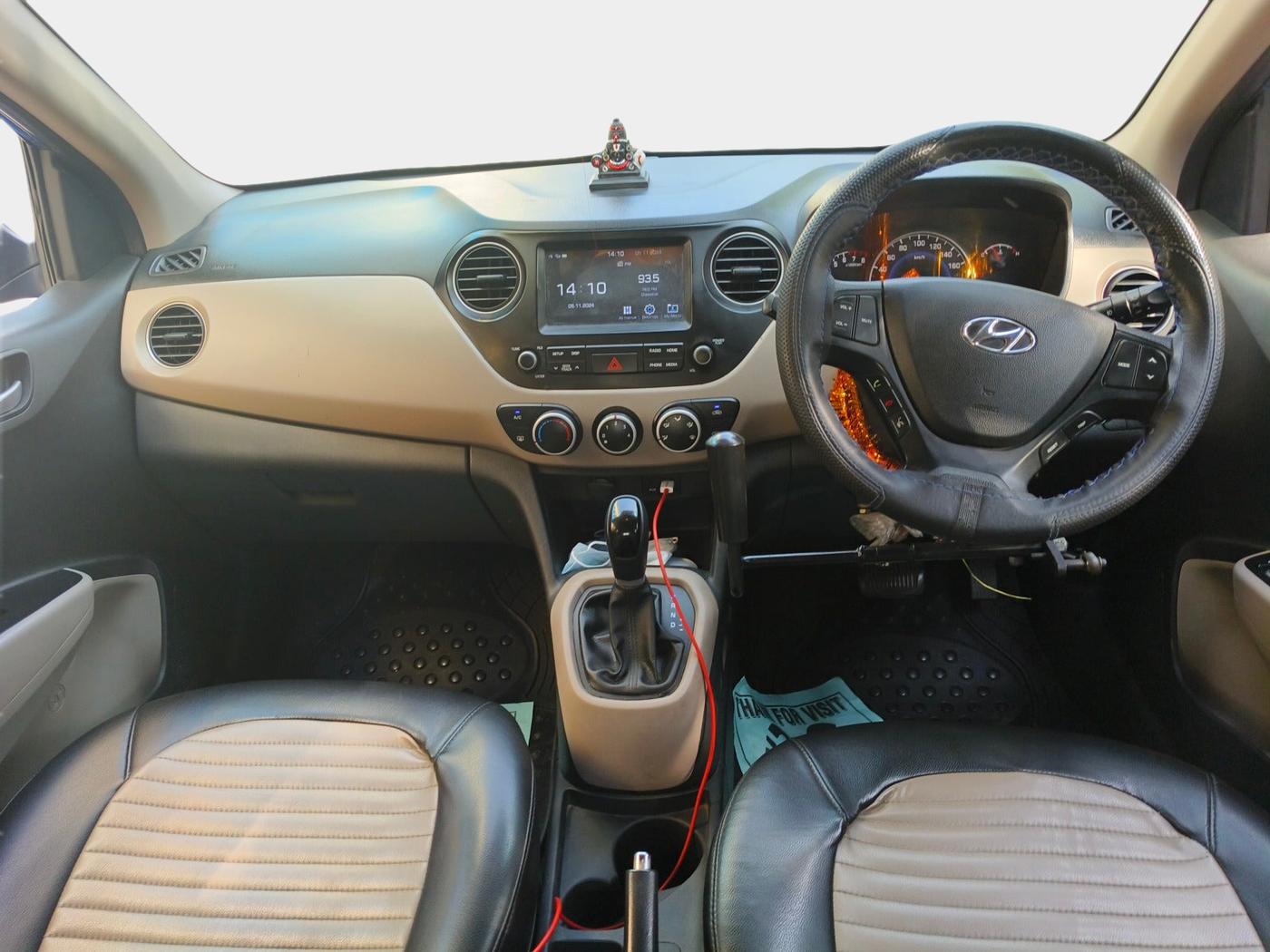 2018 Hyundai Grand i10 SPORTZ AT 1.2 KAPPA VTVT, Petrol, Automatic, 1,10,111 km, interior