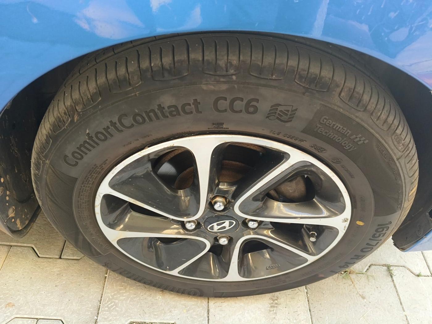 2018 Hyundai Grand i10 SPORTZ AT 1.2 KAPPA VTVT, Petrol, Automatic, 1,10,111 km, tyre
