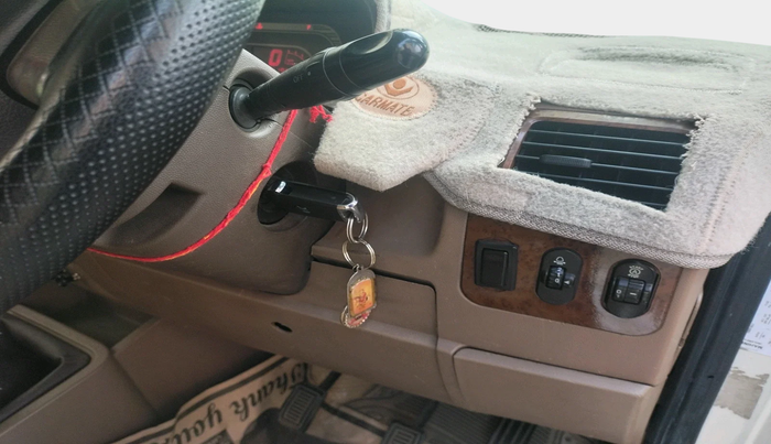 2013 Mahindra Bolero ZLX BS IV, Diesel, Manual, 1,96,625 km, interior