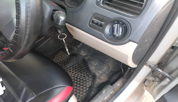 2011 Volkswagen Polo COMFORTLINE 1.2L PETROL, Petrol, Manual, 1,62,942 km, interior