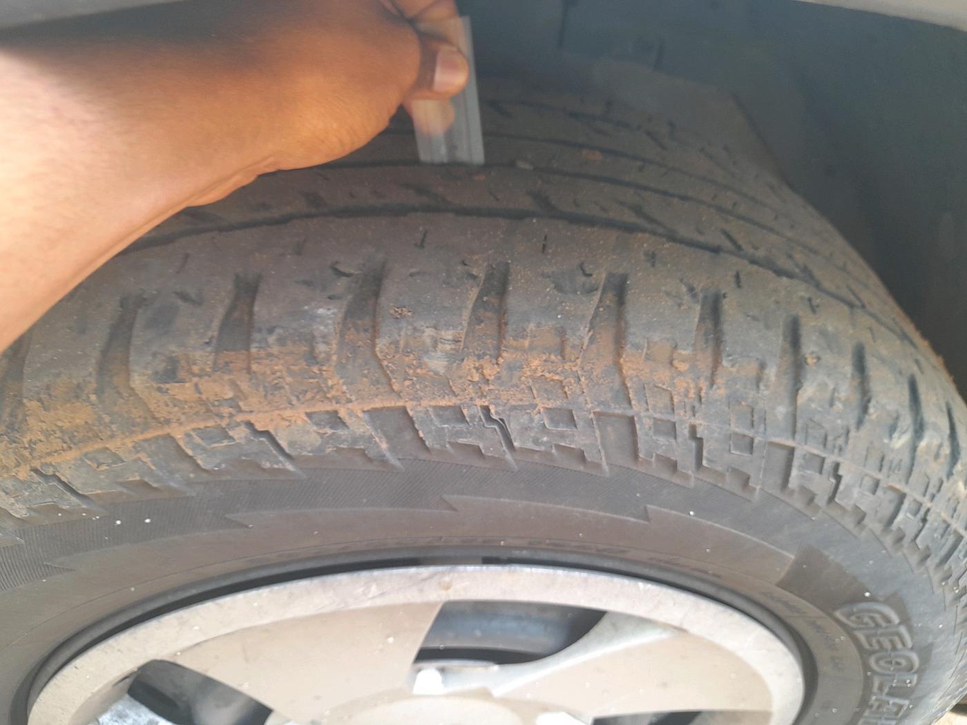 2016 Mahindra XUV500 W6 AT, Diesel, Automatic, 1,32,666 km, tyre