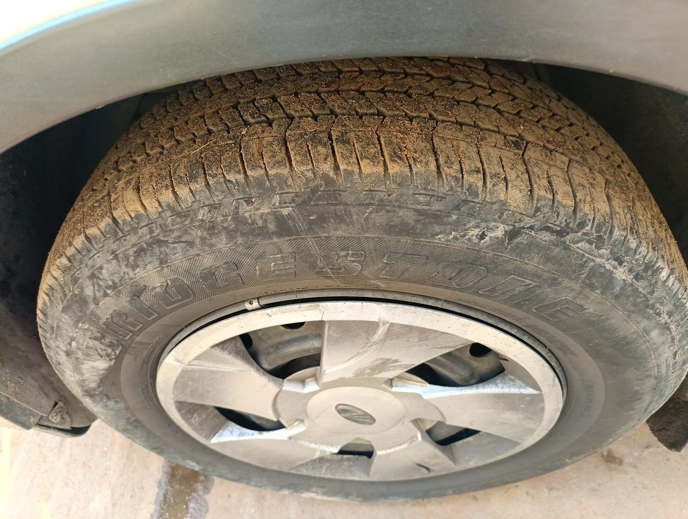2016 Mahindra XUV500 W6 AT, Diesel, Automatic, 1,32,666 km, tyre
