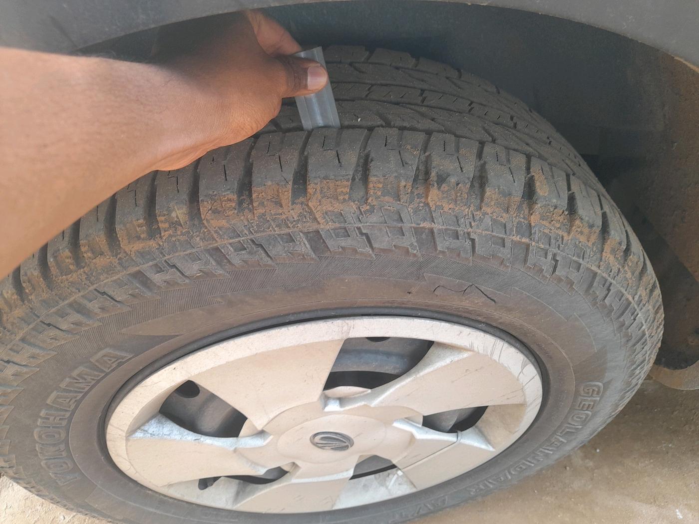 2016 Mahindra XUV500 W6 AT, Diesel, Automatic, 1,32,666 km, tyre