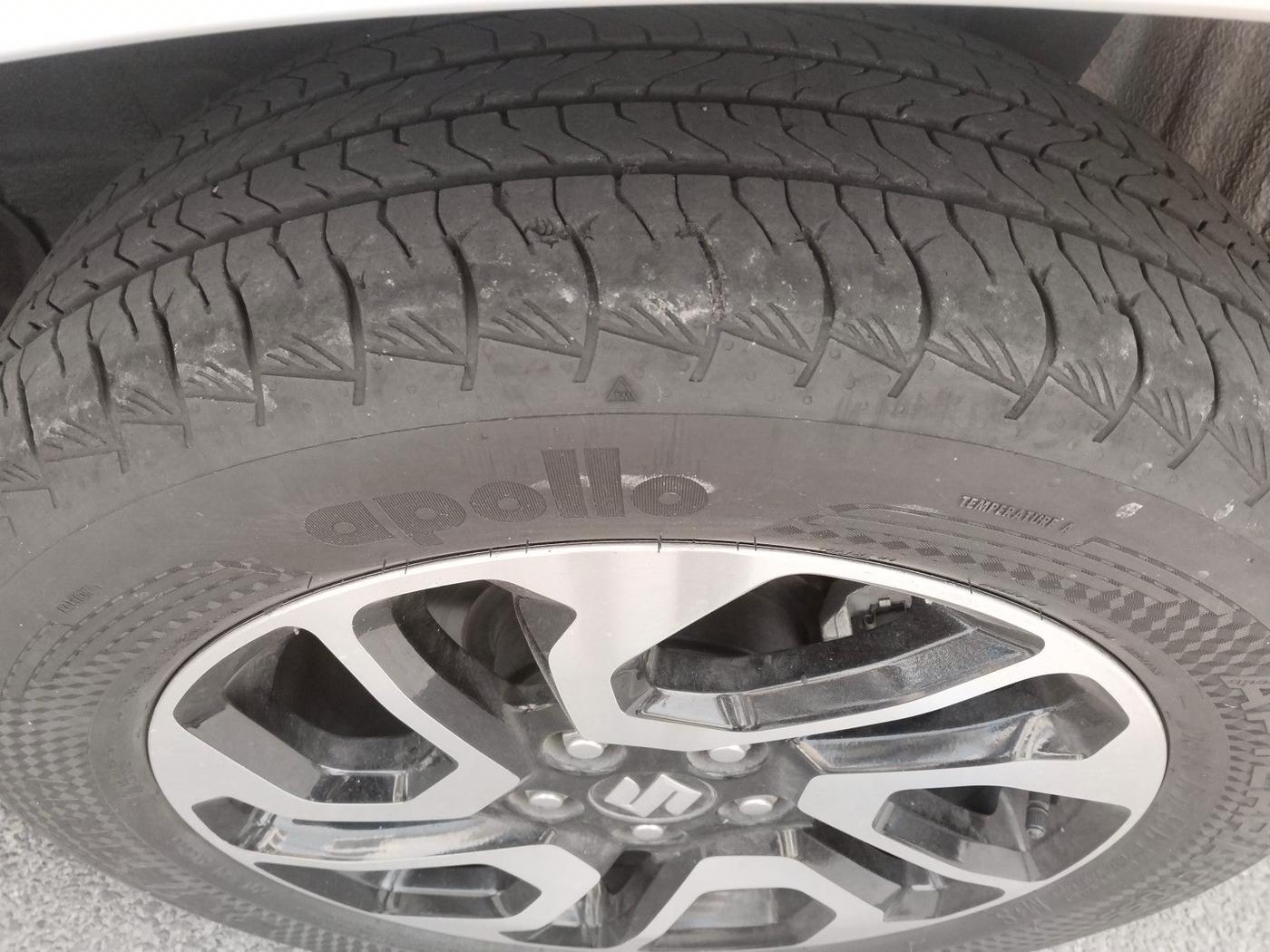2023 Maruti Invicto ZETA PLUS 7 STR STRONG HYBRID, Hybrid, Automatic, 20,411 km, tyre