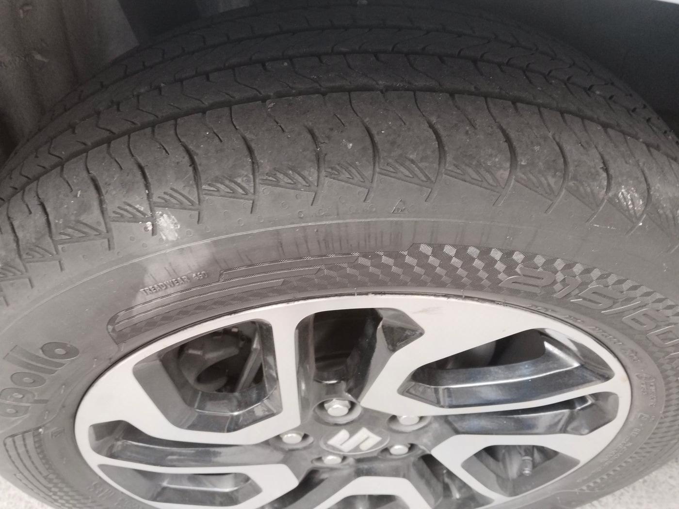 2023 Maruti Invicto ZETA PLUS 7 STR STRONG HYBRID, Hybrid, Automatic, 20,411 km, tyre