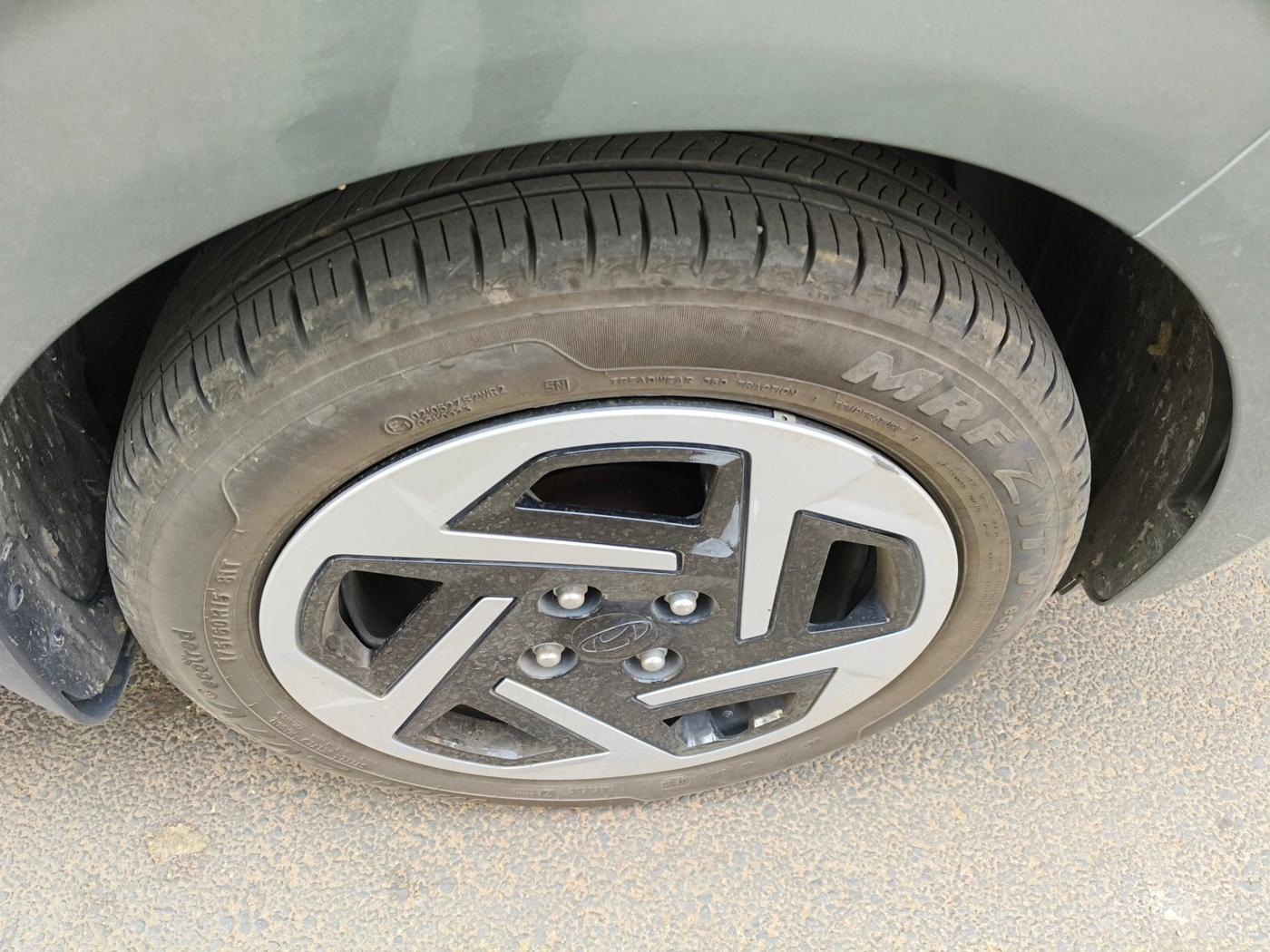 2023 Hyundai GRAND I10 NIOS SPORTZ 1.2 KAPPA VTVT CNG, Petrol, Manual, 15,029 km, tyre