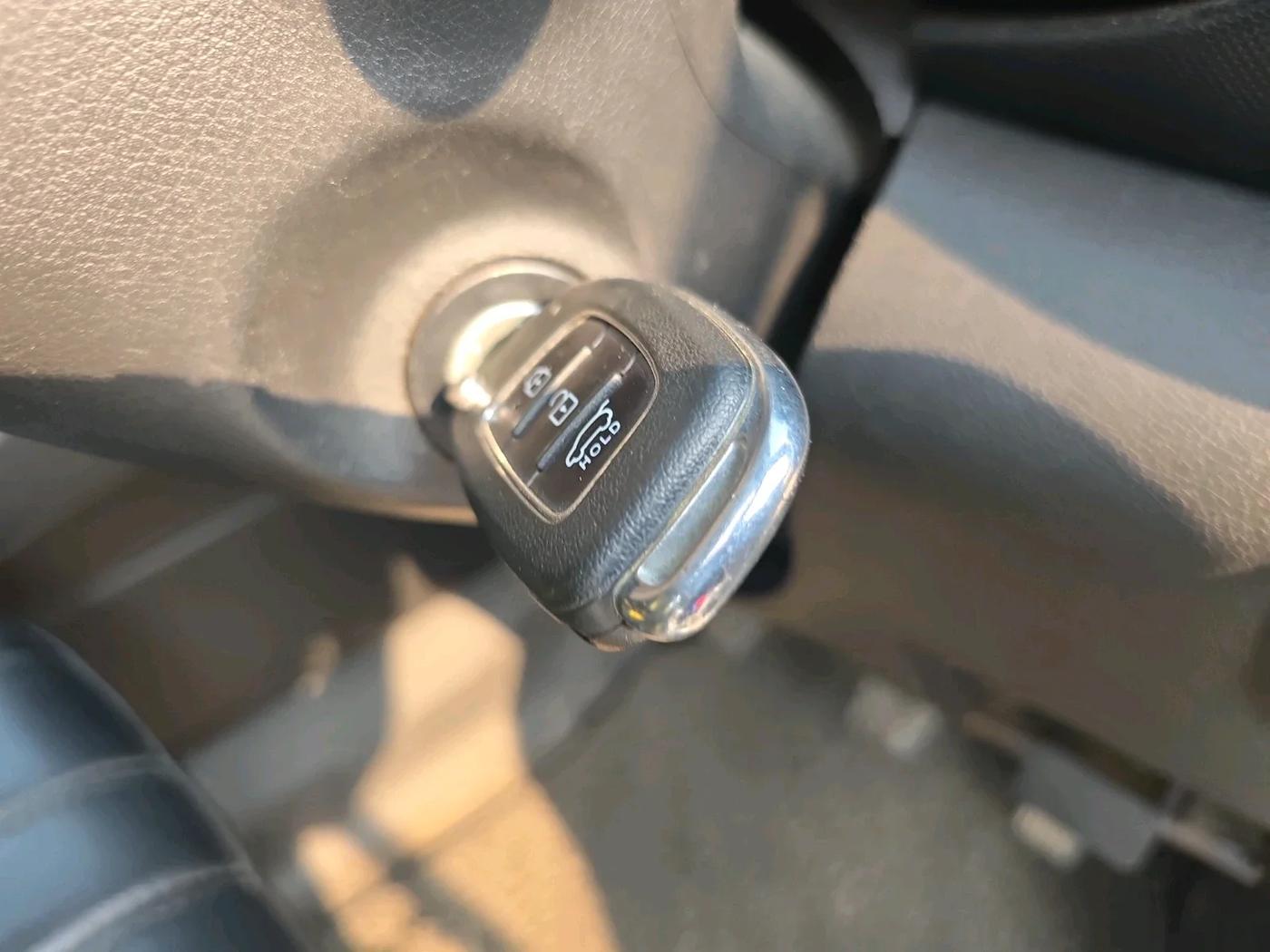 2019 Hyundai VENUE S 1.2, Petrol, Manual, 1,00,409 km, interior