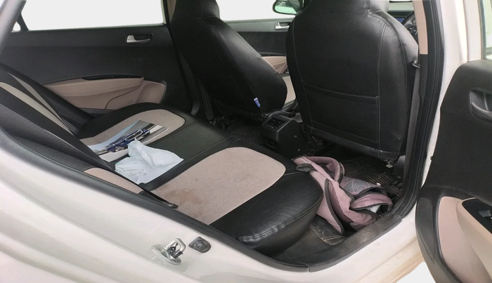 2015 Hyundai Grand i10 SPORTZ 1.1 CRDI, Diesel, Manual, 1,04,000 km, interior