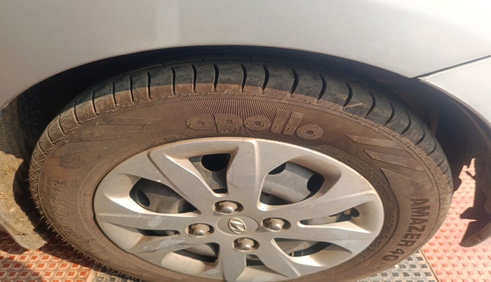 2018 Hyundai Eon MAGNA +, Petrol, Manual, 67,302 km, tyre