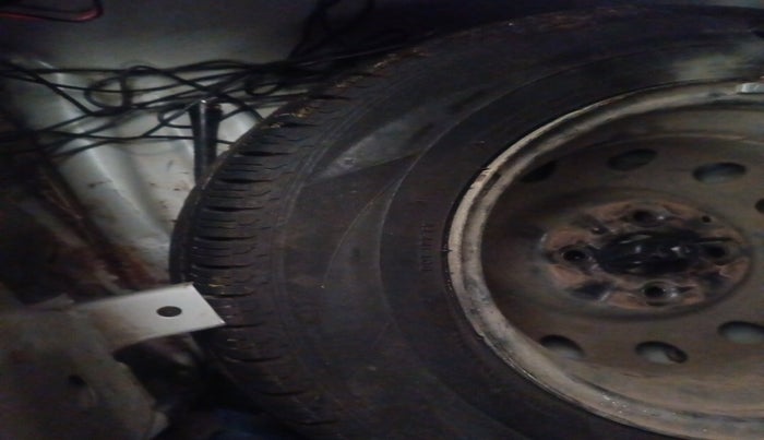 2018 Hyundai Eon MAGNA +, Petrol, Manual, 67,302 km, tyre