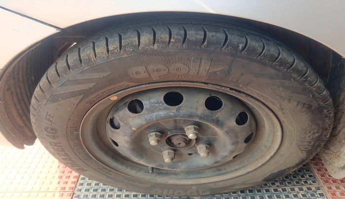 2018 Hyundai Eon MAGNA +, Petrol, Manual, 67,302 km, tyre