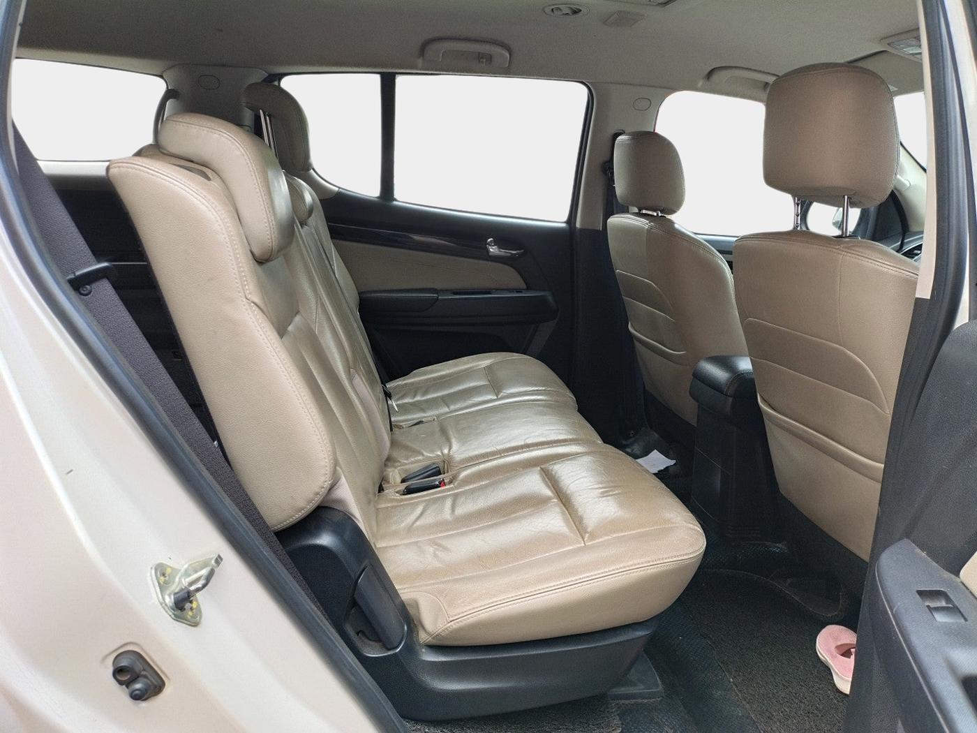 2017 ISUZU MU-X 4x2 AT, Diesel, Automatic, 1,77,002 km, interior