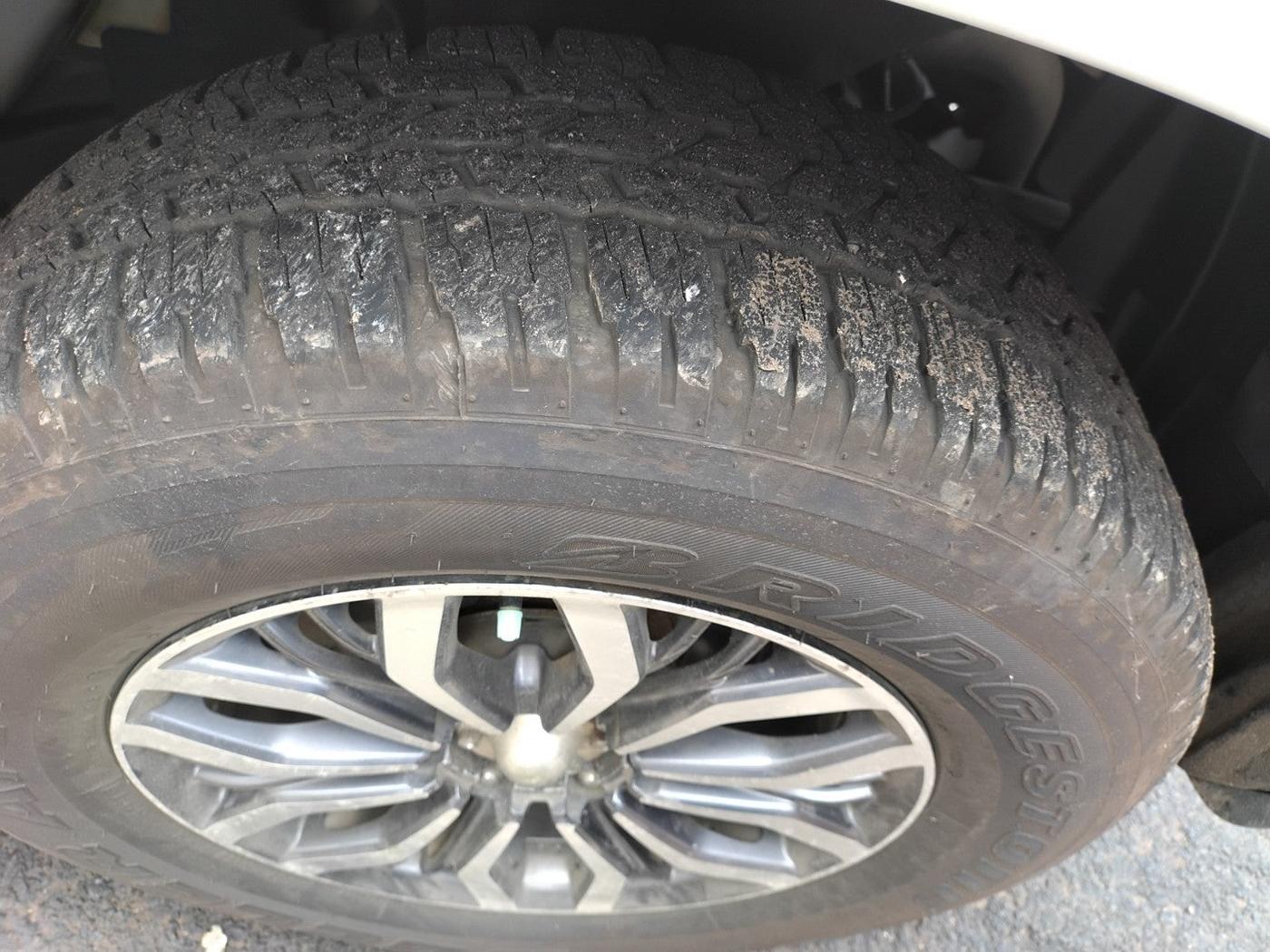 2017 ISUZU MU-X 4x2 AT, Diesel, Automatic, 1,77,002 km, tyre