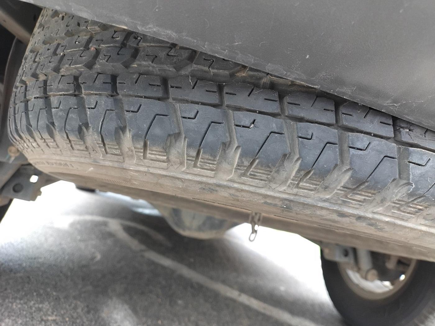 2017 ISUZU MU-X 4x2 AT, Diesel, Automatic, 1,77,002 km, tyre
