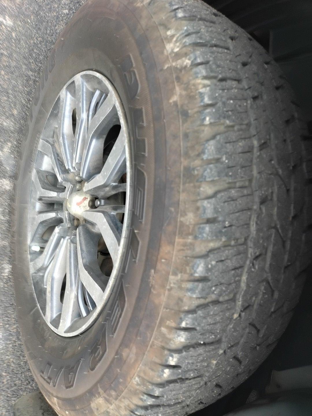 2017 ISUZU MU-X 4x2 AT, Diesel, Automatic, 1,77,002 km, tyre