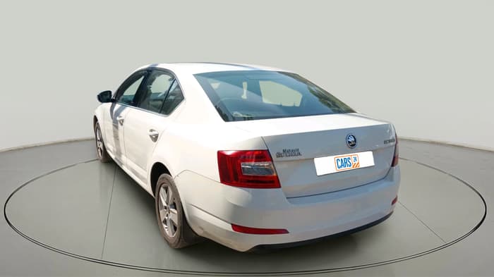 2015 Skoda Octavia AMBITION 2.0 TDI, Diesel, Manual, 1,12,925 km, exterior