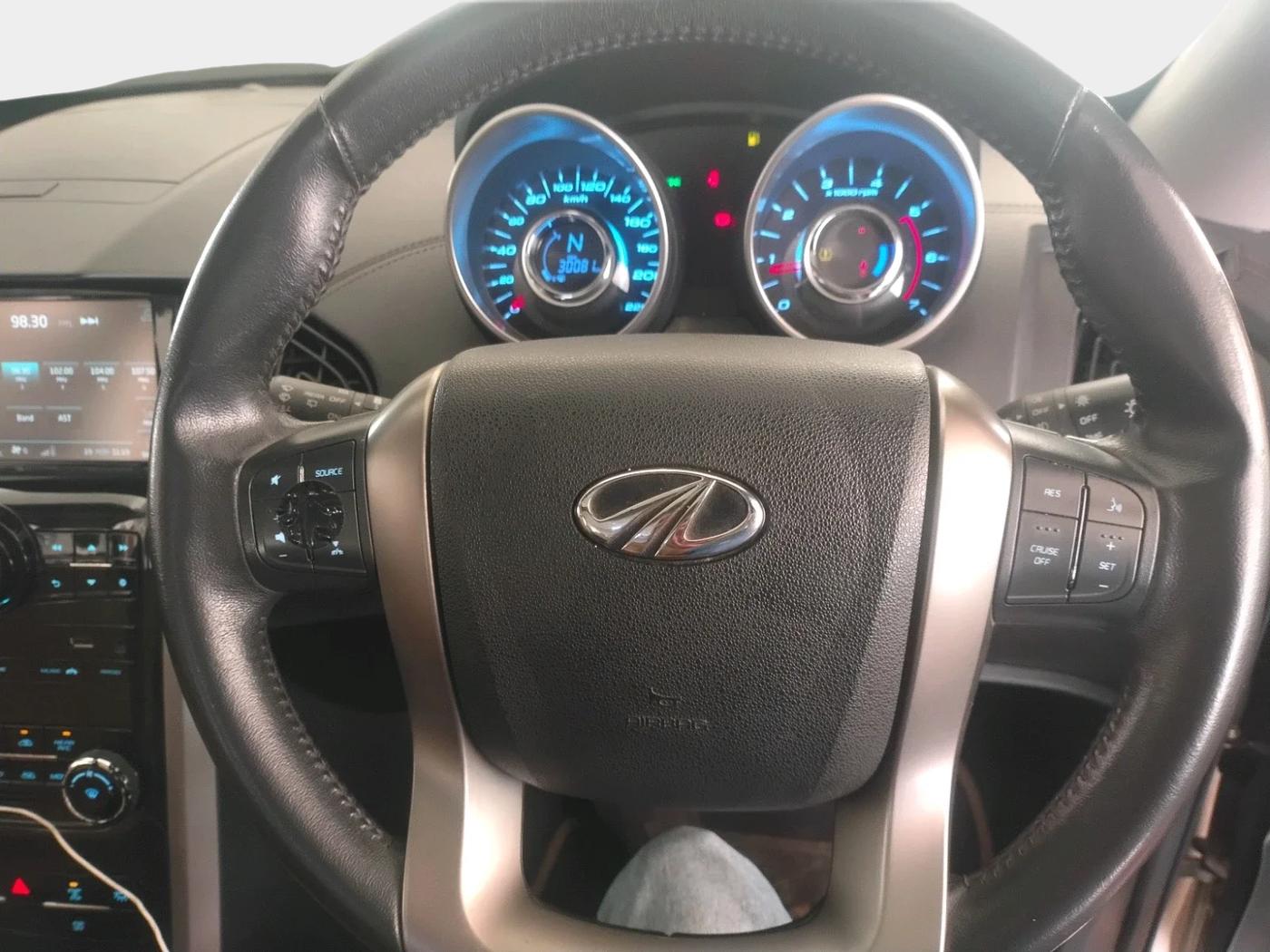 2019 Mahindra XUV500 W11, Diesel, Manual, 30,200 km, interior