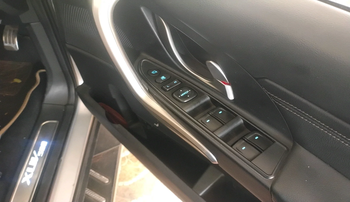 2019 Mahindra XUV500 W11, Diesel, Manual, 30,081 km, interior