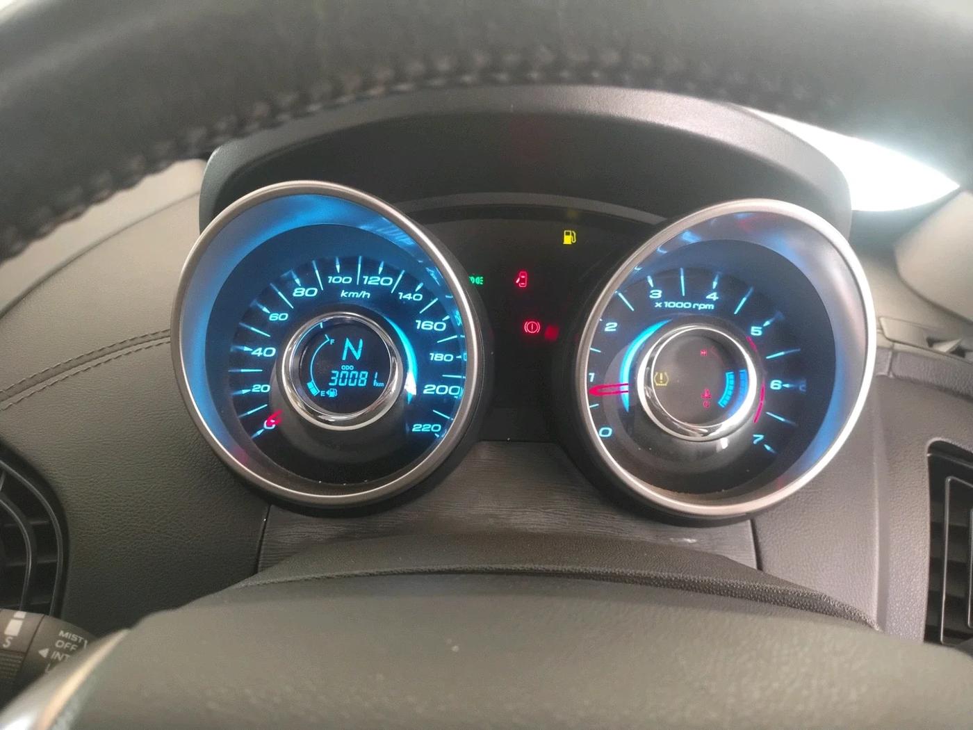 2019 Mahindra XUV500 W11, Diesel, Manual, 30,200 km, interior