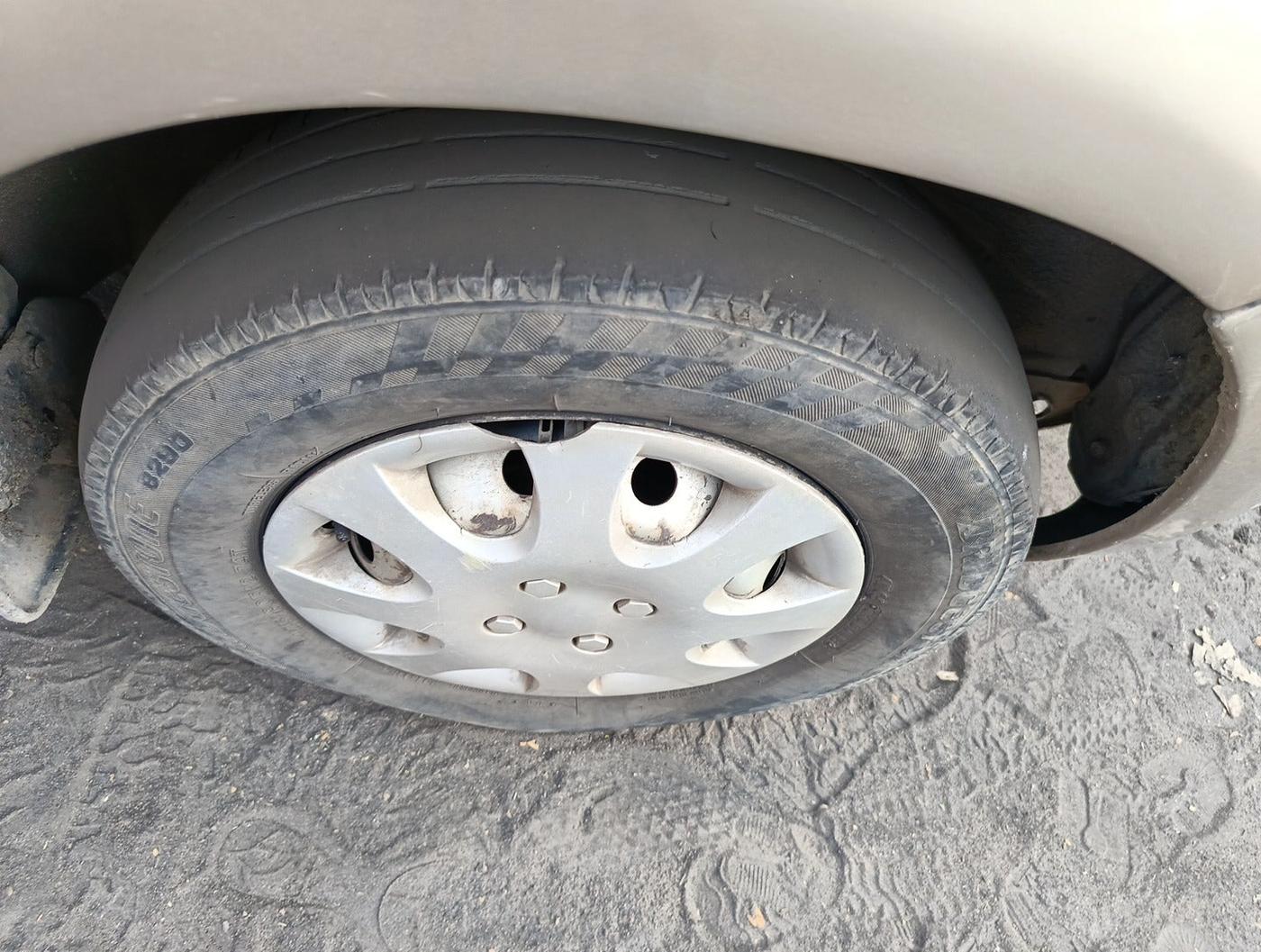 2011 Maruti Alto LXI, Petrol, Manual, 62,266 km, tyre