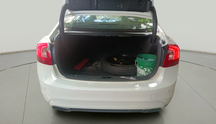 2014 Volvo S60 SUMMUM D4, Diesel, Automatic, 1,25,872 km, exterior