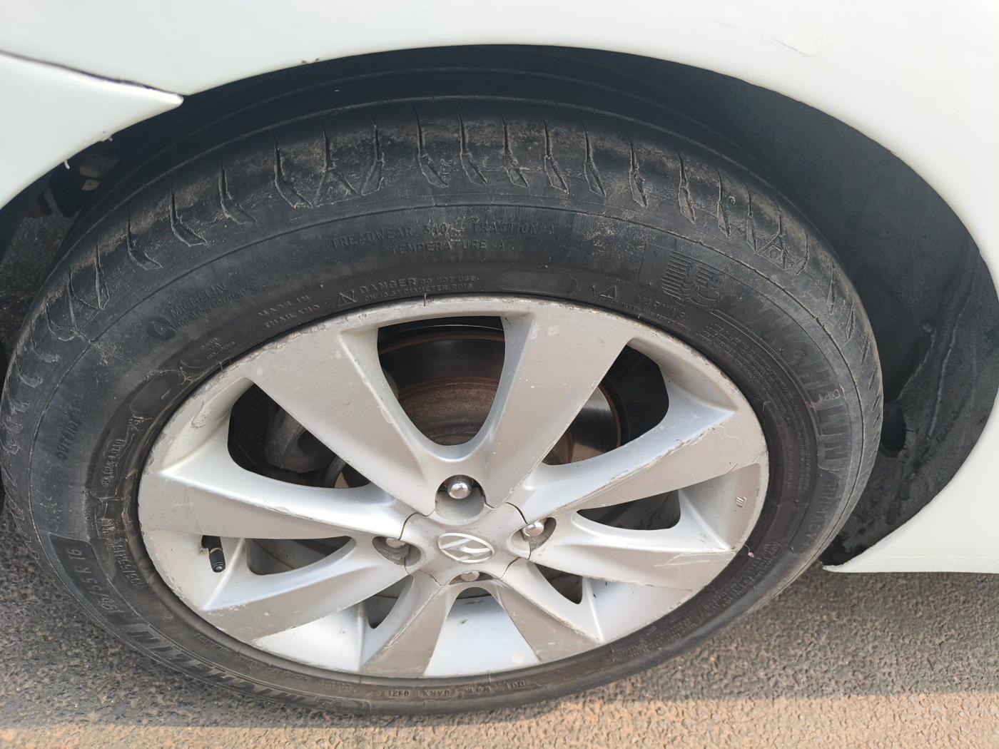 2013 Hyundai Verna FLUIDIC 1.6 CRDI SX, Diesel, Manual, 1,56,446 km, tyre