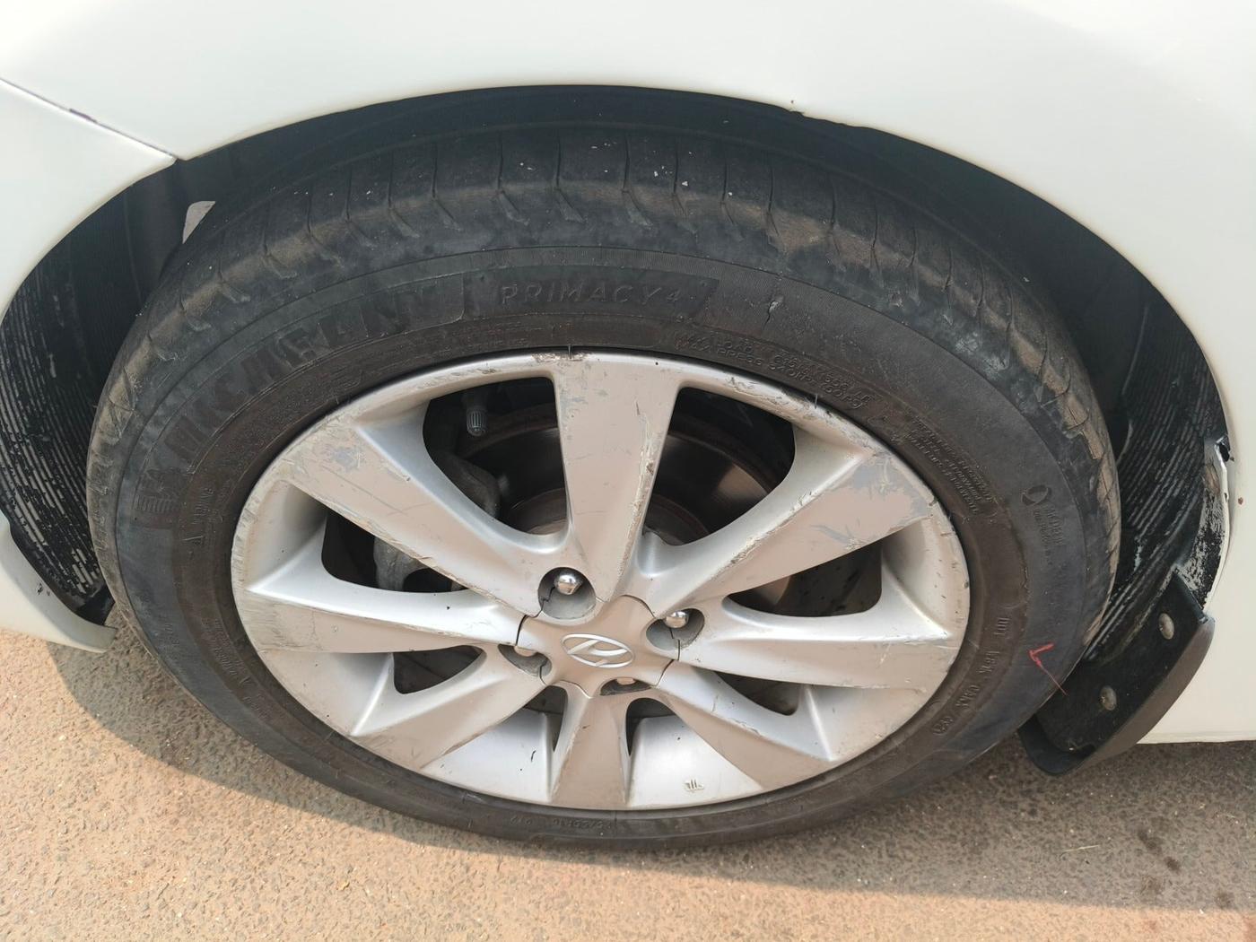 2013 Hyundai Verna FLUIDIC 1.6 CRDI SX, Diesel, Manual, 1,56,446 km, tyre