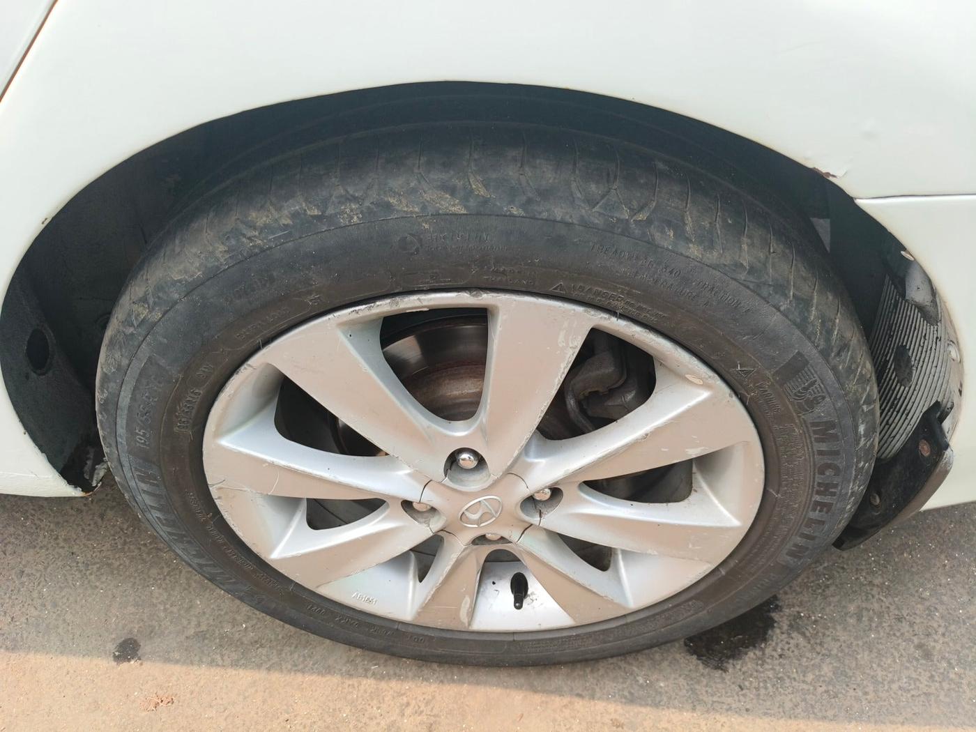 2013 Hyundai Verna FLUIDIC 1.6 CRDI SX, Diesel, Manual, 1,56,446 km, tyre