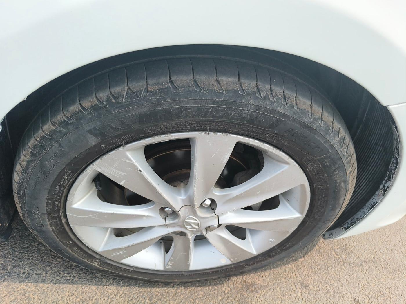 2013 Hyundai Verna FLUIDIC 1.6 CRDI SX, Diesel, Manual, 1,56,446 km, tyre