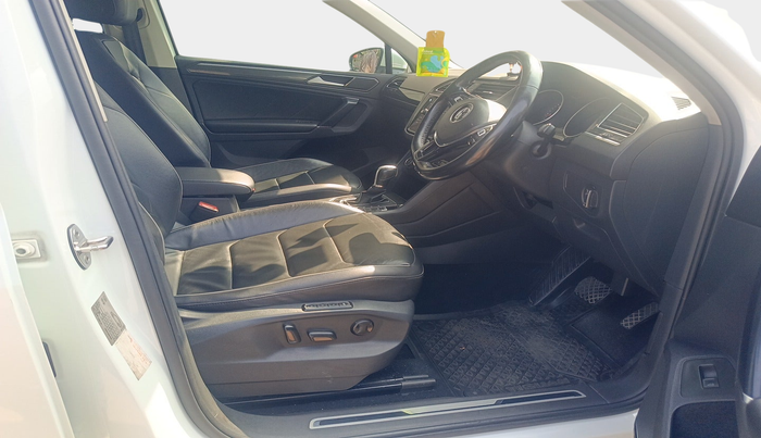 2017 Volkswagen TIGUAN HIGHLINE TDI AT, Diesel, Automatic, 1,44,697 km, interior