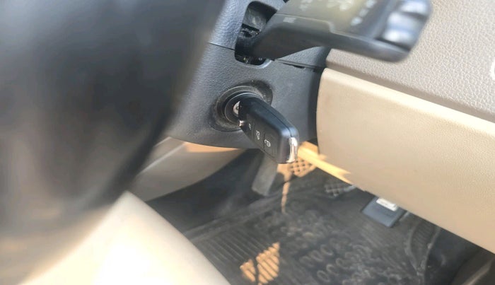 2016 Skoda Rapid AMBITION 1.6 MPI MT, Petrol, Manual, 1,14,757 km, interior