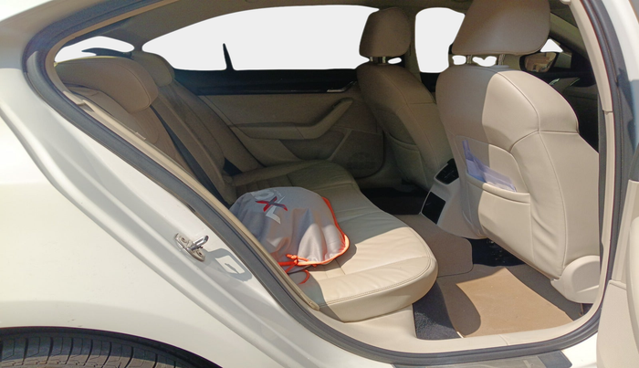 2016 Skoda Octavia 2.0 TDI CR STYLE PLUS AT, Diesel, Automatic, 1,48,663 km, interior