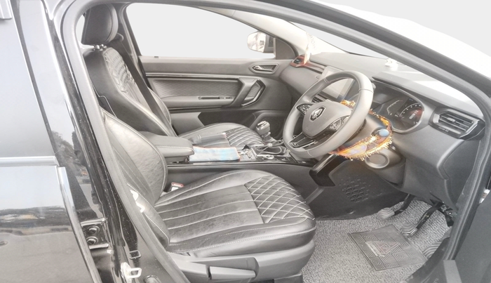 2022 Renault Kiger RXZ MT, Petrol, Manual, 10,231 km, interior