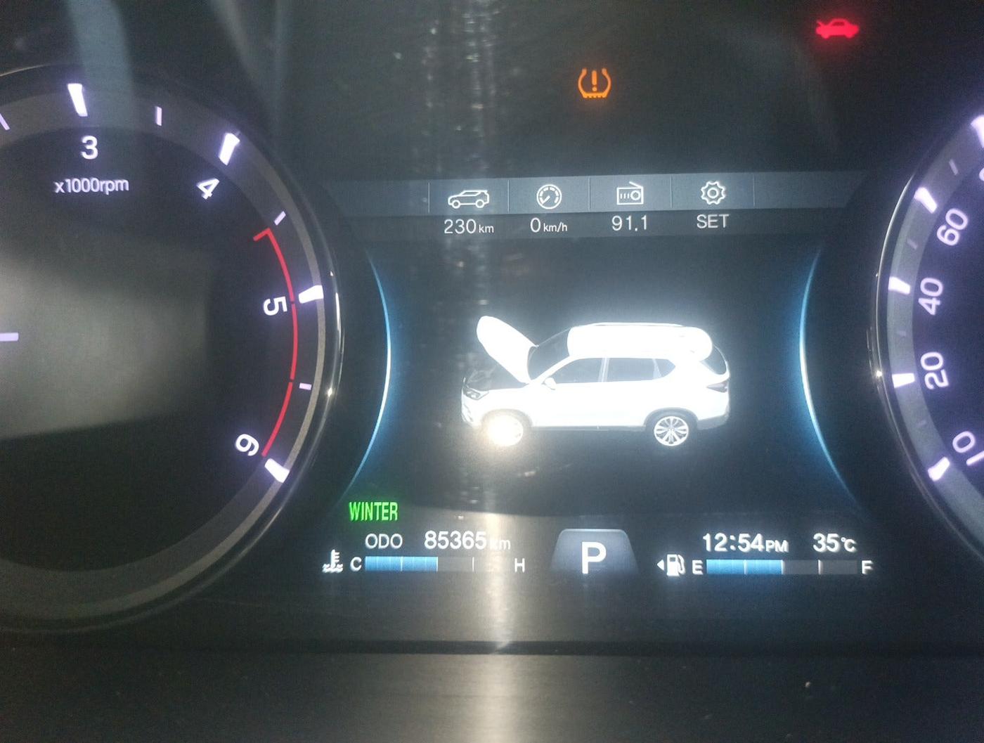 2019 Mahindra ALTURAS G4 4WD AT, Diesel, Automatic, 85,364 km, interior