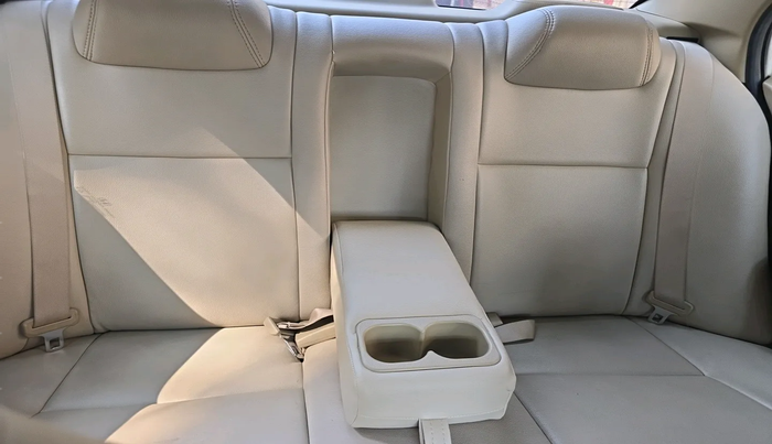 2015 Honda Amaze 1.5L I-DTEC S, Diesel, Manual, 1,83,559 km, interior