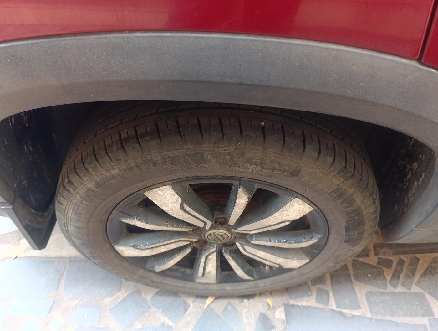 2020 MG HECTOR SHARP HYBRID 1.5 PETROL, Petrol, Manual, 28,372 km, tyre
