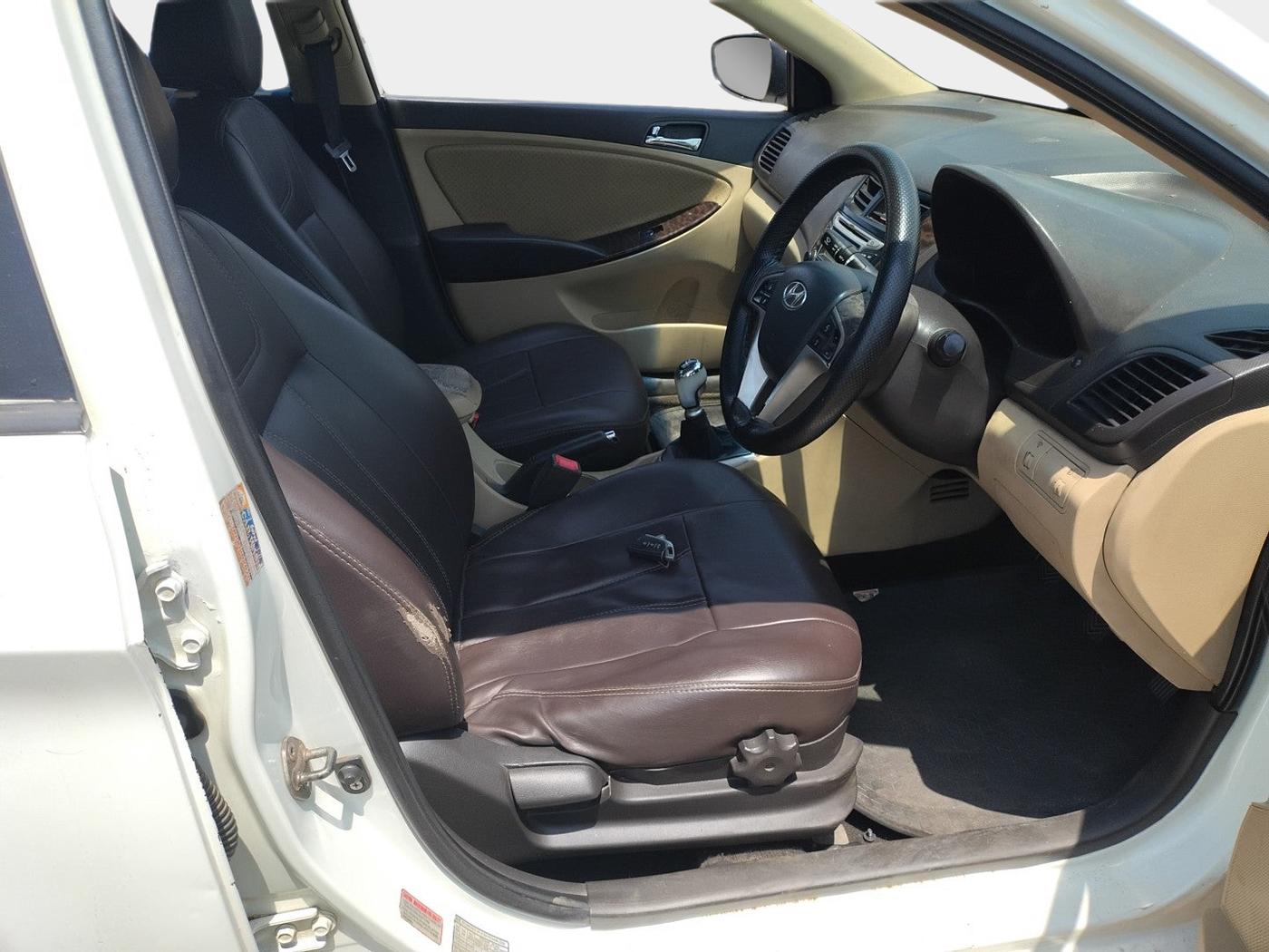 2012 Hyundai Verna FLUIDIC 1.6 CRDI SX, Diesel, Manual, 80,300 km, interior