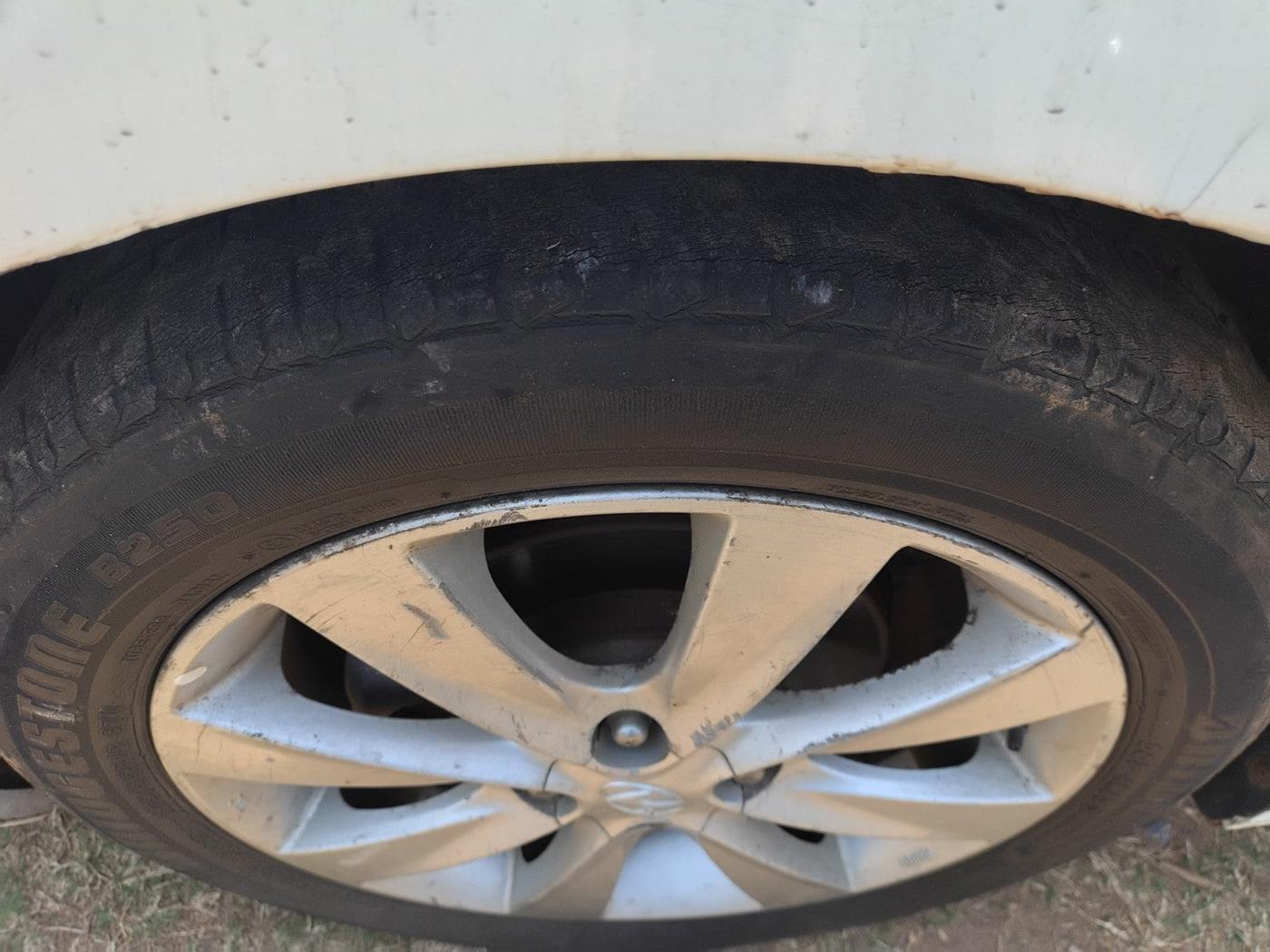 2012 Hyundai Verna FLUIDIC 1.6 CRDI SX, Diesel, Manual, 80,300 km, tyre