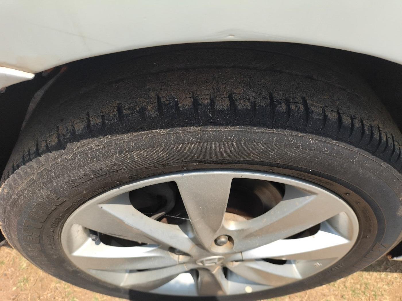 2012 Hyundai Verna FLUIDIC 1.6 CRDI SX, Diesel, Manual, 80,300 km, tyre