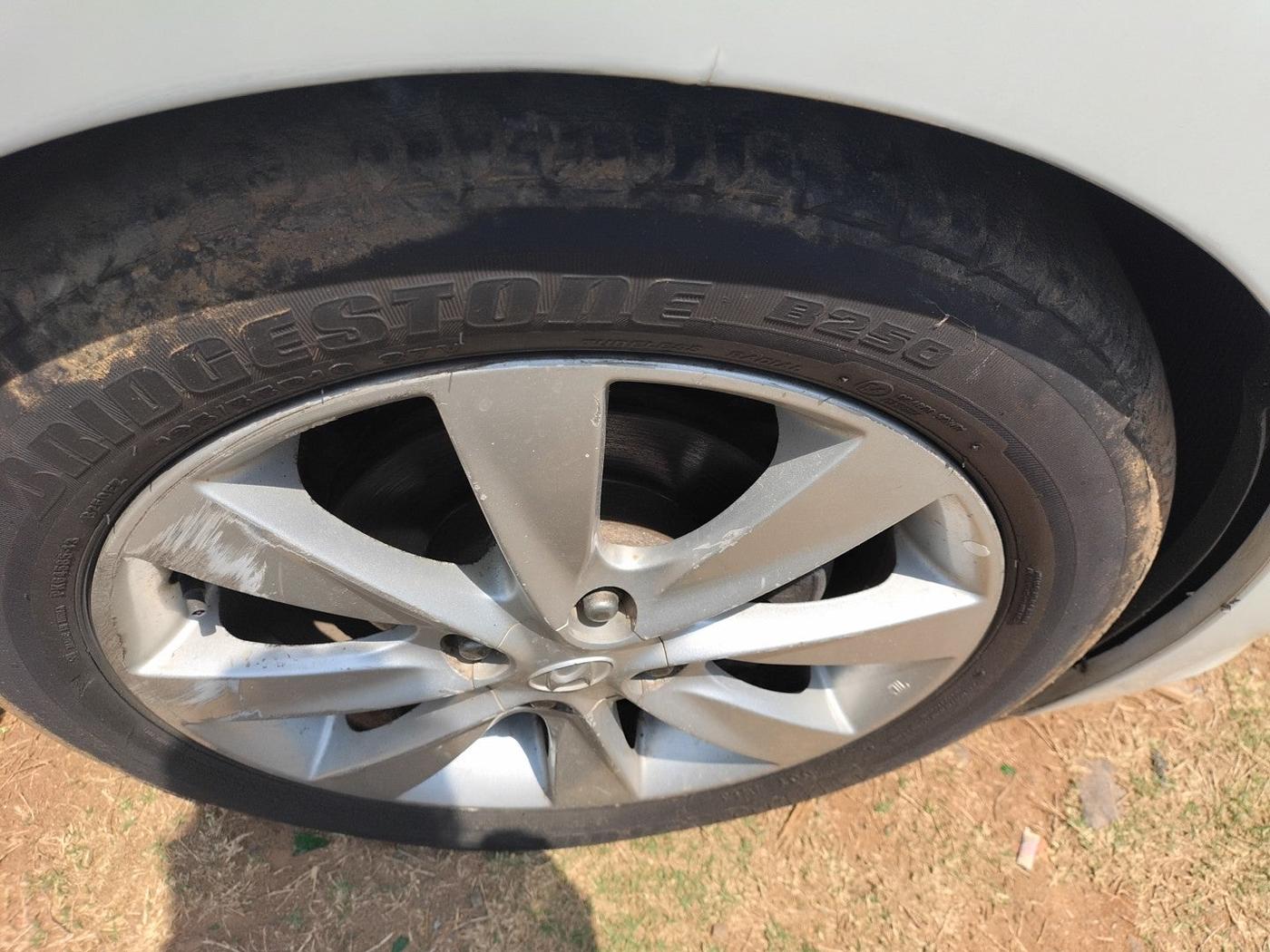 2012 Hyundai Verna FLUIDIC 1.6 CRDI SX, Diesel, Manual, 80,300 km, tyre