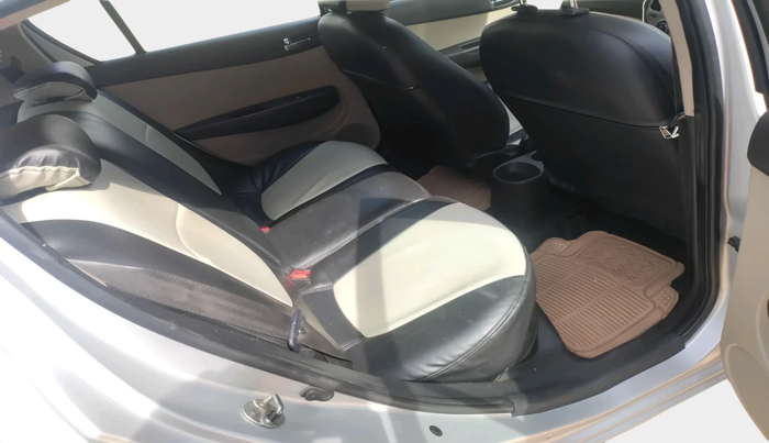 2012 Hyundai i20 SPORTZ 1.2, Petrol, Manual, 2,04,340 km, interior