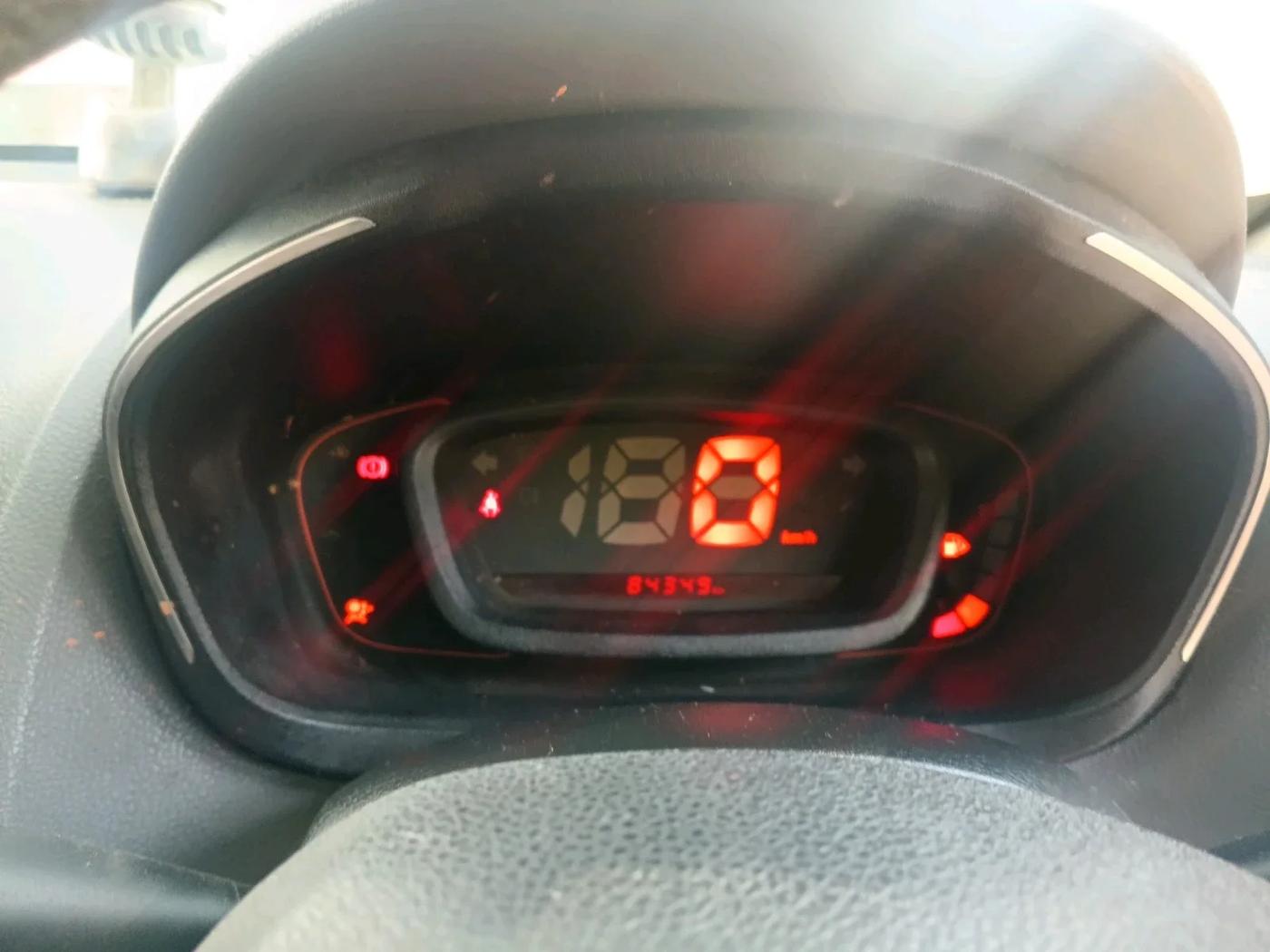 2019 Renault Kwid RXT 1.0 (O), Petrol, Manual, 84,349 km, interior