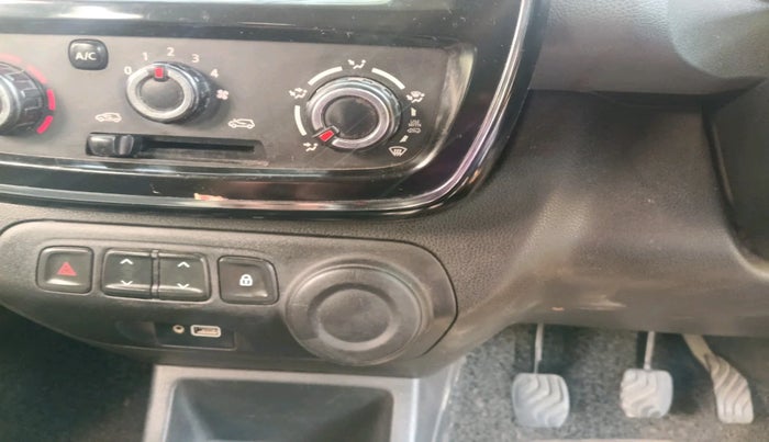 2019 Renault Kwid RXT 1.0 (O), Petrol, Manual, 84,349 km, interior