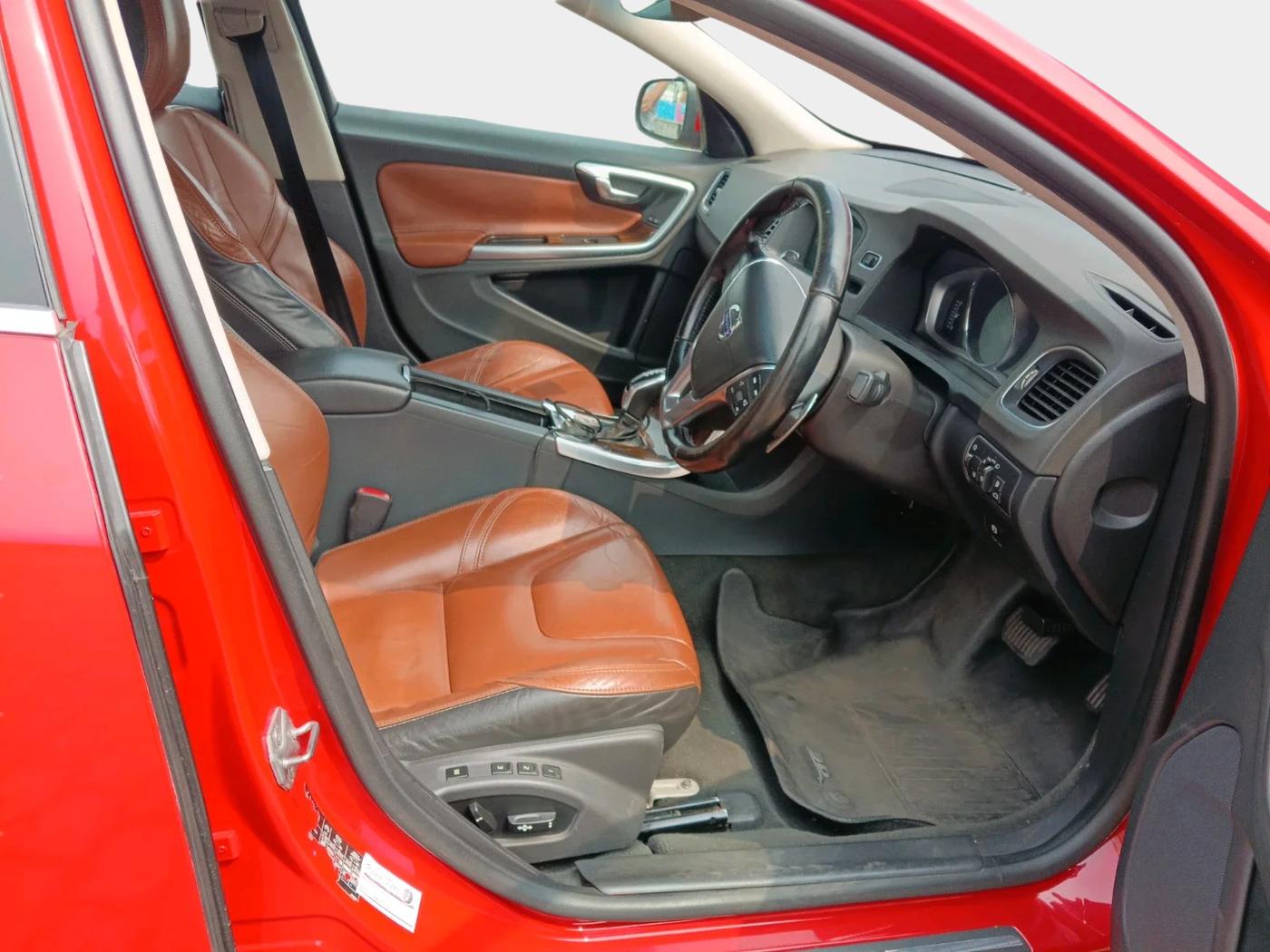 2014 Volvo S60 SUMMUM D5, Diesel, Automatic, 1,13,000 km, interior
